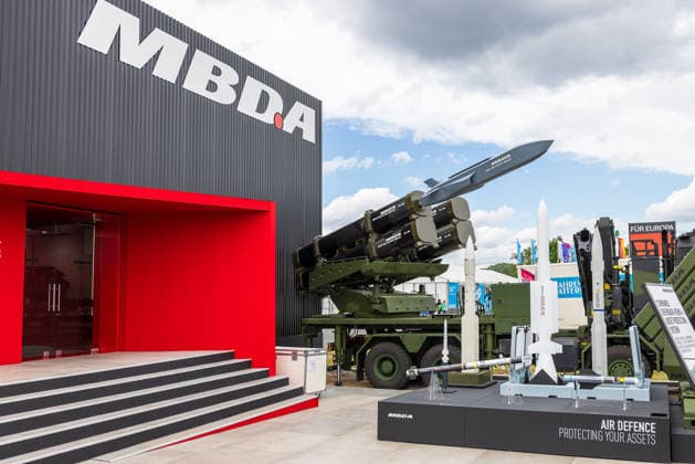 Presserundgang auf der ILA Berlin 2026, Berlin, 09.06.2026 Aussenausstellung des Ruestungskonzerns MBDA auf der ILA. Gezeigt werden Flugabwehrsysteme, darunter eine Mistral-3-Startvorrichtung sowie weitere Lenkwaffenmodelle unter dem Motto Air Defence - Protecting Your Assets . *** Press tour at the ILA Berlin 2026, Berlin, 09 06 2026 External exhibition of the MBDA armaments group at the ILA Air defense systems, including a Mistral 3 launch device and other guided missile models will be on display under the motto Air Defence Protecting Your Assets 20260609-286A9202-M4000
