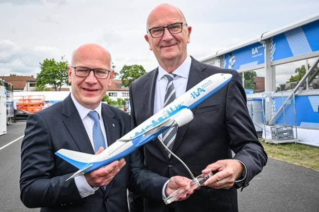Internationale Luftfahrtausstellung ILA ** NUR FÜR REDAKTIONELLE ZWECKE ** EDITORIAL USE ONLY **<p>Dietmar Woidke (SPD), Ministerpräsident des Landes Brandenburg und Kai Wegner (CDU), Regierender Bürgermeister von Berlin. Von nachhaltigen Antrieben für die zivile Luftfahrt über hochmoderne Drohnen im Defence-Bereich bis hin zu modernster Satellitentechnik für aktuelle und künftige Weltraummissionen: Die ILA Berlin zeigt die Zukunft der Luft- und Raumfahrt. 750 Aussteller aus 37 Ländern präsentieren die neuesten Innovationen und Entwicklungen der Branche. Darüber hinaus werden rund 100 Fluggeräte am Boden und in der Luft zu erleben sein, fotografiert am 09.06.2026 in Berlin. Berlin Berlin Berlin Copyright: MaurizioxGambarini *** Copyright: MaurizioxGambarini doc867r8jri7ok1a52n89al ,EDITORIAL USE ONLY