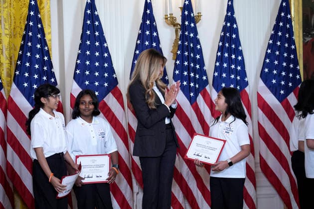 Melania Trump on AI champions awards - Washington US First lady Melania Trump participates in the Presidential Artificial Intelligence Challenge National Champion Awards Ceremony in the East Room at the White House in Washington on June 9, 2026. Photo by Yuri Gripas ABACAPRESS.COM Washington DC United States  Copyright: xGripasxYuri ABACAx