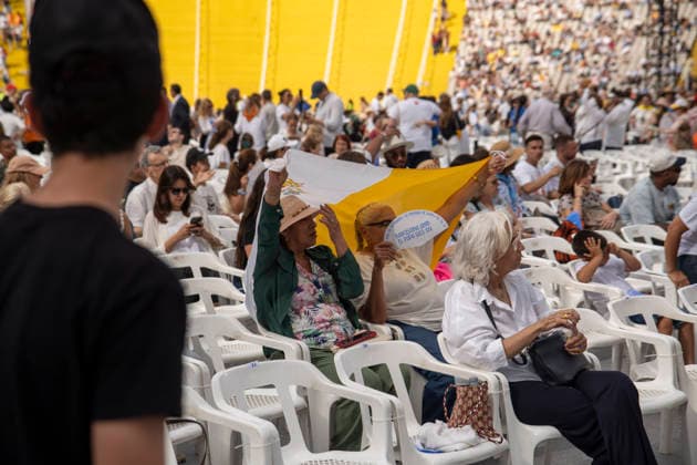 June 9, 2026, Barcelona, Barcelona, Spain: Barcelona s Olympic Stadium packed to capacity as crowds await the arrival of Pope Leo XIV for a massive public Mass. Barcelona Spain - ZUMAr179 20260609_zip_r179_038 Copyright: xEricxRenomx