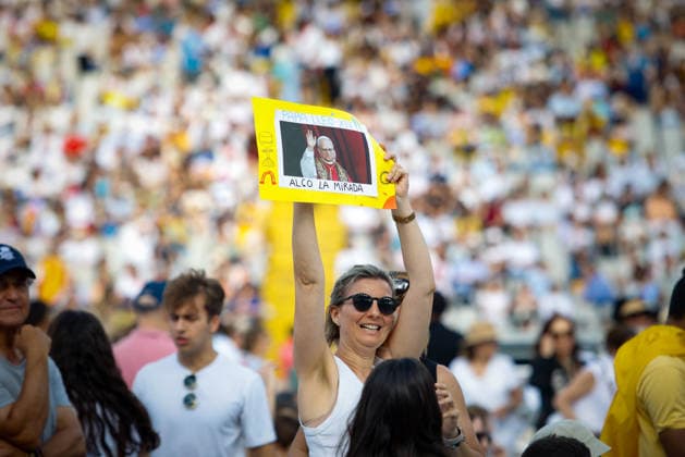 Pope Leo XIV presides over the prayer vigil at the Olympic Stadium Lluís Companys Atmosphere prior to the prayer vigil with Pope Leo XIV, at the Olympic Stadium Lluís Companys, on June 9, 2026, in Barcelona, Catalunya Espana This vigil is one of the most important events during the Pontiffs stay in Barcelona and is expected to be attended by some 60,000 people inside the stadium and thousands more faithful are expected to gather in the surrounding area 09 JUNE 2026 VIGILIA POOL PAPA VIGILIA CATALUÑA Kike Ricó Barcelona Catalunya Catalunya Catalunya Espana  Copyright: xKikexRicon EuropaxPress Poolx 7584746