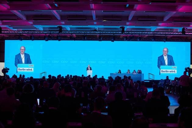 CDU Landesparteitag ** NUR FÜR REDAKTIONELLE ZWECKE ** EDITORIAL USE ONLY **<p>Kai Wegner (CDU), Regierender Bürgermeister, spricht in die NLND Berlin Eventlocation beim CDU-Parteitag zu den Delegierten. Heute soll ein Spitzenkandidat für die bevorstehende Abgeordnetenhauswahl nominiert werden. Deutschland Berlin Berlin Copyright: JörgxCarstensen *** CDU state party conference FOR EDITORIAL PURPOSES ONLY EDITORIAL USE ONLY p Kai Wegner CDU , Governing Mayor, speaks to delegates at the NLND Berlin event location at the CDU party conference Today a top candidate is to be nominated for the upcoming election to the House of Representatives Germany Berlin Berlin Copyright JörgxCarstensen Copyright: JörgxCarstensen doc867s08ckn461cap7hc2 ,EDITORIAL USE ONLY