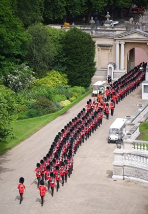 Grenadier Guards receive new Colours Members of the Grenadier Guards arrive for a ceremony to present the regiment with their new Colours at Buckingham Palace in London. Picture date: Tuesday June 9, 2026., Credit:James Manning PA ROTA - B68 Avalon UK, London  Copyright: xJamesxManningx xPAxROTAx-xB68x xAvalonx 1109128130