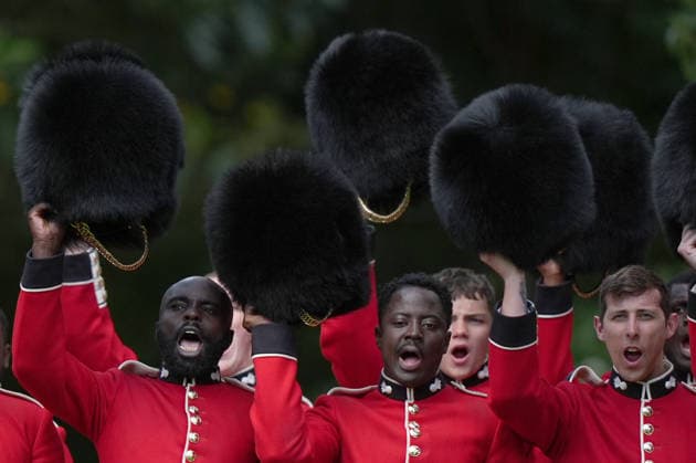 Grenadier Guards receive new Colours Members of the Grenadier Guards give three cheers for King Charles III during a ceremony to present the regiment with their new Colours at Buckingham Palace in London. Picture date: Tuesday June 9, 2026., Credit:Aaron Chown PA ROTA - B68 Avalon UK, London  Copyright: xAaronxChownx xPAxROTAx-xB68x xAvalonx 1109128142
