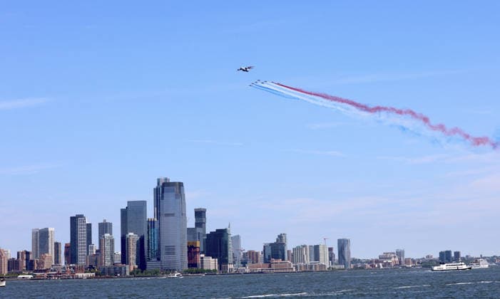 Patrouille De France flies in New York French Air and Space Force Patrouille de France flies over the hudson river and the Statue of Liberty to celebrate the 250th anniversary of American independence and honor the Franco-American friendship in New York, NY on June 9, 2026. Photo by Charles Guerin ABACAPRESS.COM New York NY  Copyright: xGuerinxCharles ABACAx