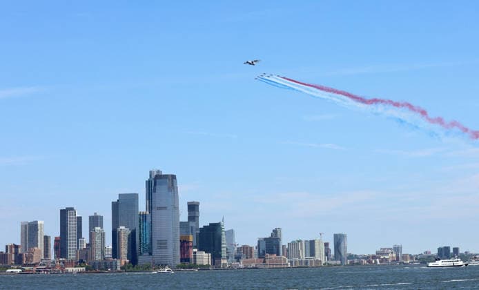 Patrouille De France flies in New York French Air and Space Force Patrouille de France flies over the hudson river and the Statue of Liberty to celebrate the 250th anniversary of American independence and honor the Franco-American friendship in New York, NY on June 9, 2026. Photo by Charles Guerin ABACAPRESS.COM New York NY  Copyright: xGuerinxCharles ABACAx