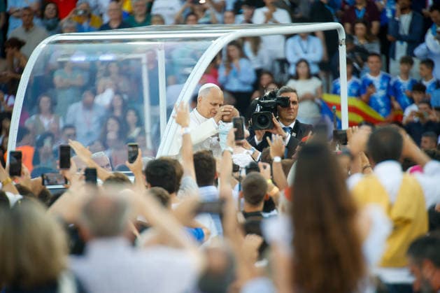 Pope Leo XIV presides over the prayer vigil at the Olympic Stadium Lluís Companys Pope Leo XIV on his arrival at the prayer vigil, at the Olympic Stadium Lluís Companys, on June 9, 2026, in Barcelona, Catalunya Espana This vigil is one of the most important events during the Pontiffs stay in Barcelona and is expected to be attended by some 60,000 people inside the stadium and thousands more faithful are expected to gather in the surrounding area 09 JUNE 2026 VIGILIA POOL PAPA VIGILIA CATALUÑA Kike Ricó Barcelona Catalunya Catalunya Catalunya Espana  Copyright: xKikexRicon EuropaxPress Poolx 7584972