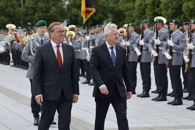 Berlin, Boris Pistorius trifft Jaromir Zuna Pistorius , ZÅ¯na; Antrittsbesuch: Verteidigungsminister Pistorius empfängt tschechischen Amtskollegen ZÅ¯na , am 09.06.2026 in Berlin, (Berliner Bendlerblock, Bundeswehr,), Deutschland *** Pistorius , ZÅ¯na Inaugural visit Defense Minister Pistorius receives Czech counterpart ZÅ¯na , on 09 06 2026 in Berlin, Berlin Bendlerblock, Bundeswehr, , Germany