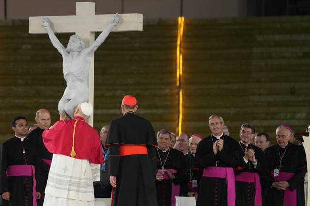 Pope Leo XIV presides over the prayer vigil at the Olympic Stadium Lluís Companys Pope Leo XIV during the prayer vigil at the Olympic Stadium Lluís Companys, on June 9, 2026, in Barcelona, Catalunya Espana This vigil is one of the most important events during the Pontiffs stay in Barcelona and is expected to be attended by some 60,000 people inside the stadium and thousands more faithful are expected to gather in the surrounding area 09 JUNE 2026 CATALONIA PAPA VIGIL BCN CHURCH STADIUM PAPAL VISIT CASTELLERS ENVIRONMENT Barcelona Catalunya Catalunya Barcelona Catalunya Espana  Copyright: xDavidxZorrakinox 7585195