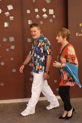 Celebrity, Antonio Banderas am Broadway in Malaga June 9, 2026, Malaga, Spain: The actor from Malaga Antonio Banderas poses alongside the Broadway great lady Patti Lupone at the doors of the Antonio Banderas Theater, Teatro Soho Caixabank in Malaga  - ZUMAc161 20260609_zap_c161_003 Copyright: xLorenzoxCarnerox