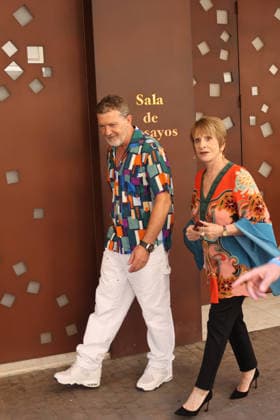 Celebrity, Antonio Banderas am Broadway in Malaga June 9, 2026, Malaga, Spain: The actor from Malaga Antonio Banderas poses alongside the Broadway great lady Patti Lupone at the doors of the Antonio Banderas Theater, Teatro Soho Caixabank in Malaga - ZUMAc161 20260609_zap_c161_006 Copyright: xLorenzoxCarnerox