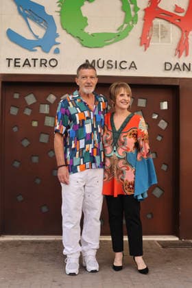 Celebrity, Antonio Banderas am Broadway in Malaga June 9, 2026, Malaga, Spain: The actor from Malaga Antonio Banderas poses alongside the Broadway great lady Patti Lupone at the doors of the Antonio Banderas Theater, Teatro Soho Caixabank in Malaga - ZUMAc161 20260609_zap_c161_007 Copyright: xLorenzoxCarnerox