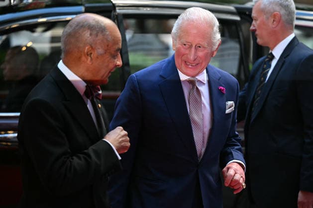 King Charles at British Asian Trust reception at the Peninsula Hotel in London, UK, 09 June 2026 Britain s King Charles III (C) is greeted by the Lord Lieutenant of Greater London (L) as he arrives to attend a reception to celebrate the work of the British Asian Trust at the Peninsula Hotel in central London on June 9, 2026., Credit:JUSTIN TALLIS PA ROTA - B68 Avalon United Kingdom, London  Copyright: xJUSTINxTALLISx xPAxROTAx-xB68x xAvalonx 1109156045