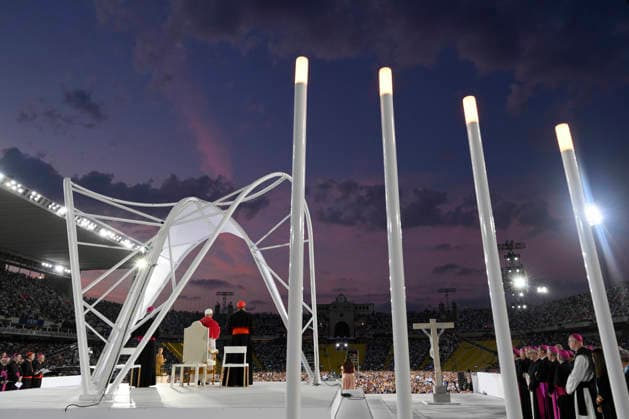 IPA85527968 - Spain, Vatican, 2026 6 9 Pope Leo XIV attend a prayer vigil at the Lluis Companys Olympic Stadium in Barcelona Photograph by VATICAN MEDIA Catholic Press Photo  Copyright: xVATICANxMEDIA CPPx xVATICANxMEDIA CPPx 85527968