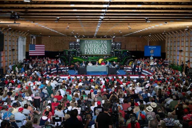 June 9, 2026, Chippewa Falls, Wi, United States of America: U.S.President Donald Trump, center, comments during a roundtable discussion with farmers at Custer Farms, June 5, 2026 in Chippewa Falls, Wisconsin. Farmers are suffering from higher diesel fuel prices, fertilizer prices from the Iran War and declining export markets due to Trump tariffs. Chippewa Falls United States of America - ZUMAp138 20260609_zaa_p138_009 Copyright: xJoycexN.xBoghosian WhitexHousex