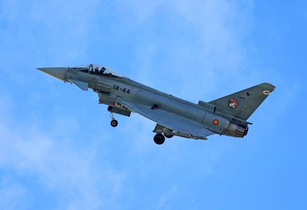 Ein Kampfflugzeug vom Typ Eurofighter Typhoon der spanischen Luftwaffe bei einer Flugvorführung an der ILA 2026 in Berlin. Ein Kampfflugzeug vom Typ Eurofighter Typhoon der spanischen Luftwaffe bei einer Flugvorführung an der ILA 2026 in Berlin. Berlin Brandenburg Deutschland *** A Eurofighter Typhoon fighter aircraft of the Spanish Air Force during a flight demonstration at the ILA 2026 in Berlin A Eurofighter Typhoon fighter aircraft of the Spanish Air Force during a flight demonstration at the ILA 2026 in Berlin Berlin Brandenburg Germany