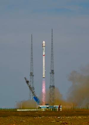 INNER MONGOLIA, CHINA - JUNE 09: A Zhuque-2E Y6 carrier rocket carrying two satellites named Spacesail DTC 01 and China Mobile 02 blasts off from the Dongfeng commercial space innovation pilot zone on June 9, 2026 in Inner Mongolia Autonomous Region of China. The carrier rocket blasted off at 4:23 p.m. (Beijing Time). The satellites entered into the preset orbit successfully.  Copyright: xVCGx 111647099721