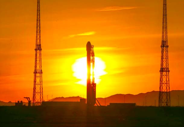INNER MONGOLIA, CHINA - JUNE 09: A Zhuque-2E Y6 carrier rocket carrying two satellites named Spacesail DTC 01 and China Mobile 02 is ready to blast off from the Dongfeng commercial space innovation pilot zone on June 9, 2026 in Inner Mongolia Autonomous Region of China. The carrier rocket blasted off at 4:23 p.m. (Beijing Time). The satellites entered into the preset orbit successfully.  Copyright: xVCGx 111647099750
