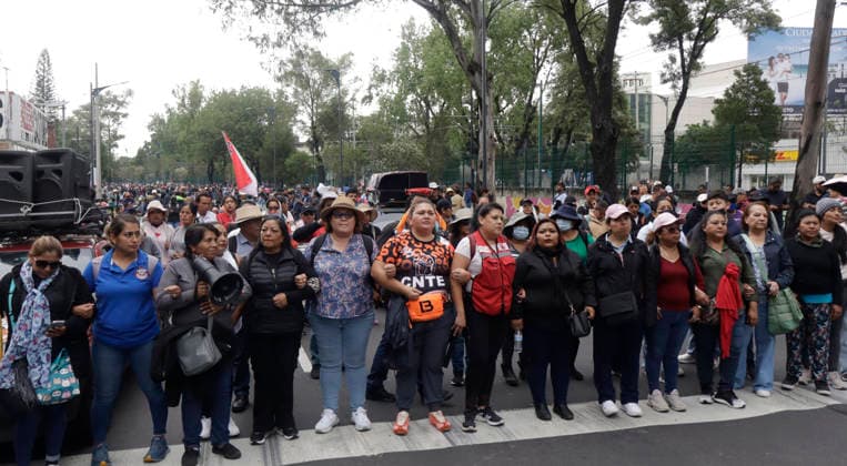June 9, 2026, Mexico City, Mexico City, Mexico: CNTE teachers lead a protest march to Banorte Stadium. Mexico City Mexico - ZUMAt178 20260609_zip_t178_019 Copyright: xNadiaxTecuapetlax