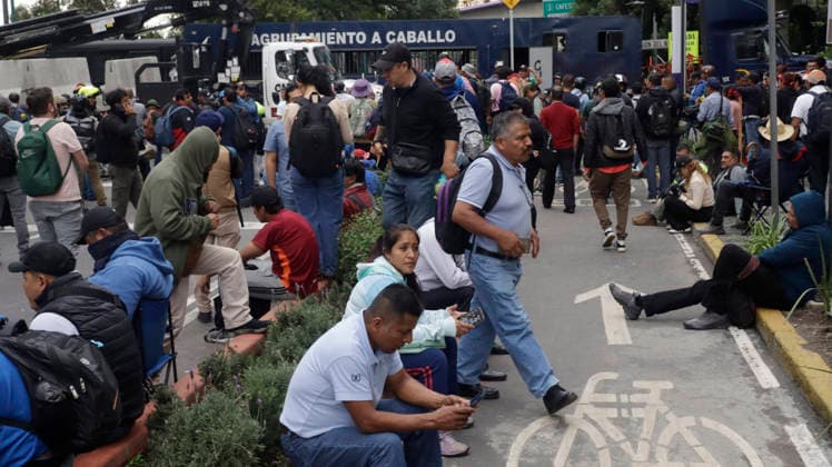 June 9, 2026, Mexico City, Mexico City, Mexico: A tow truck and a truck belonging to the mounted police unit are blocking the CNTE teachers path to Banorte Stadium. Mexico City Mexico - ZUMAt178 20260609_zip_t178_025 Copyright: xNadiaxTecuapetlax