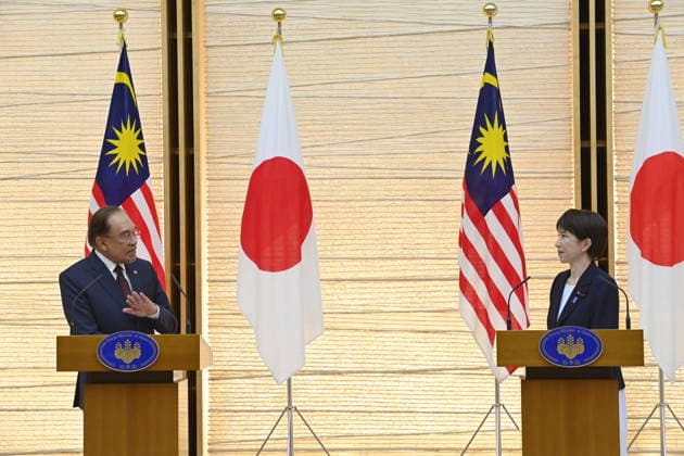 Japan - Malaysia Diplomacy TOKYO, JAPAN - JUNE 10: Japanese Prime Minister Sanae Takaichi (R) and Malaysian Prime Minister Anwar Ibrahim (L) hold a joint press announcement following their bilateral meeting at the Prime Minister’s Office in Tokyo, Japan, on June 10, 2026. Malaysian Prime Minister Anwar Ibrahim is on a three-day official visit to Japan aimed at securing natural gas supplies, accelerating the energy transition and strengthening bilateral defence agreements. David Mareuil Anadolu Tokyo Japan. Editorial use only. Please get in touch for any other usage.  Copyright: x2026xAnadoluxDavidxMareuilx