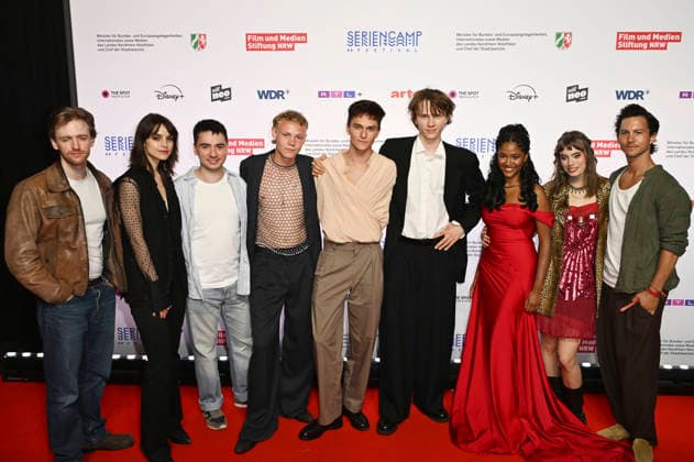 Timur Bartels, Luise Befort, Ivo Kortlang, Jona Levin Nicolai, Voicu Dumitras, Yoran Leicher, Mariama Jobe, Greta Krämer und Tim Oliver Schultz bei der Premiere der RTL-Serie Club der roten Bänder - Die neue Generation im Rahmen des 12. Seriencamp Festivals 2026 im Cinenova. Köln, 09.06.2026 *** Timur Bartels, Luise Befort, Ivo Kortlang, Jona Levin Nicolai, Voicu Dumitras, Yoran Leicher, Mariama Jobe, Greta Krämer and Tim Oliver Schultz at the premiere of the RTL series Club der roten Bänder Die neue Generation as part of the 12 Series Camp Festival 2026 at Cinenova Cologne, 09 06 2026 Foto:xT.xNgox xFuturexImagex baender_6601