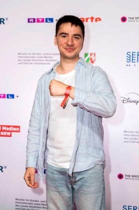 Ivo Kortlang bei der Premiere der RTL-Serie Club der roten Bänder - Die neue Generation im Rahmen des 12. Seriencamp Festivals 2026 im Cinenova. Köln, 09.06.2026 *** Ivo Kortlang at the premiere of the RTL series Club der roten Bänder Die neue Generation as part of the 12 Series Camp Festival 2026 at Cinenova Cologne, 09 06 2026 Foto:xT.xNgox xFuturexImagex baender_6609