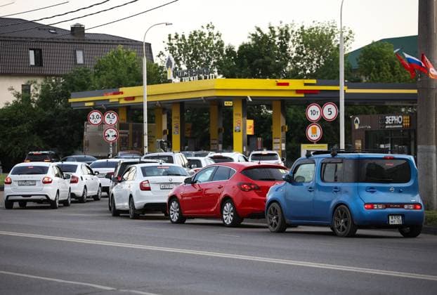 Russia Gasoline Shortages 9186778 09.06.2026 Cars queue to fuel at a petrol station in Krasnodar, Russia. Vitaly Timkiv Sputnik Krasnodar Russia  Copyright: xVitalyxTimkivx