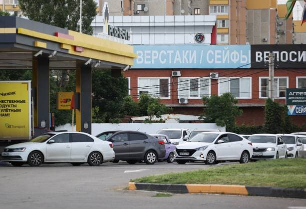 Russia Gasoline Shortages 9186779 09.06.2026 Cars queue to fuel at a petrol station in Krasnodar, Russia. Vitaly Timkiv Sputnik Krasnodar Russia  Copyright: xVitalyxTimkivx