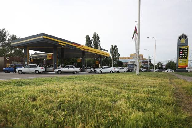 Russia Gasoline Shortages 9186780 09.06.2026 Cars queue to fuel at a petrol station in Krasnodar, Russia. Vitaly Timkiv Sputnik Krasnodar Russia  Copyright: xVitalyxTimkivx