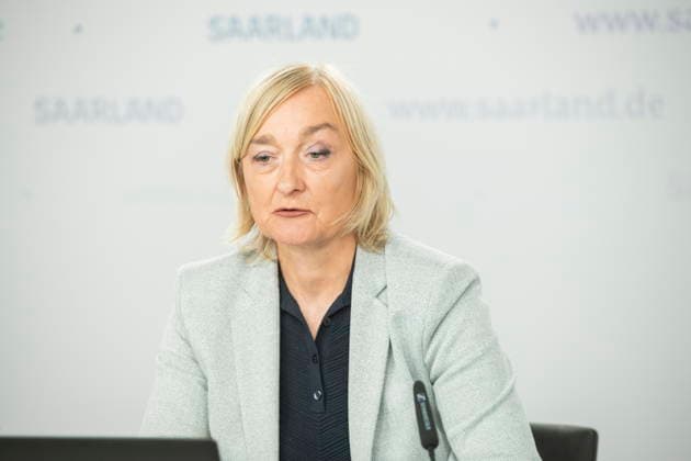 Landespressekonferenz am Dienstag (09.06.2026) zum Thema Saar(S)Pass - Tourismus-Pass für Saarländer*innen in der Staatskanzlei des Saarlandes in Saarbrücken. Im Bild: Birgit Grauvogel, Geschäftsführerin der Tourismus Zentrale Saarland. *** State press conference on Tuesday 09 06 2026 on the Saar S Pass Tourism Pass for Saarlanders at the Saarland State Chancellery in Saarbrücken In the picture Birgit Grauvogel, Managing Director of the Saarland Tourist Board bub