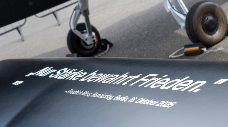Helsing - ILA Berlin EUR, Deutschland, Berlin, 10.06.2026: Produkte der Firma Helsing - autonome Drohnen und Flugzeuge - gesteuert per KI , Die ILA Berlin ist eine der weltweit führenden Aerospace-Messen. Sie deckt die Branchensegmente Aviation, Space und Defence ab. Alle zwei Jahre bringt sie führende Köpfe aus Industrie, Politik, Forschung und Streitkräften zum Austausch und Netzwerken zusammen. *** Helsing ILA Berlin EUR, Germany, Berlin, 10 06 2026 Helsing products autonomous drones and aircraft controlled by AI , ILA Berlin is one of the worlds leading aerospace trade fairs It covers the aviation, space and defense sectors Every two years it brings together leading minds from industry, politics, research and the armed forces for e
