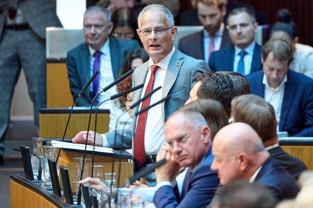- Wien 09.06.2026 - Budgetrede Österreichisches Parlament - Der Nationalrat trat heute im Hohen Haus zu einer regluären Nationalratssitzung zusammen. Haupthema war die Budetrede des Finanzministers - PHOTO: Finanzminister Markus Marterbauer (SPÖ) auf der Regierungsbank im Plenarsaal bei seiner zweiten Budgetrede. Vienna (AUSTRIA) - Austrian Parliament National Council session - The National Council met today in Parliament for a regular National Council session. The topic of the plenary session was the Budget Speech by the Austrian Minister of Finance. Budget, Finanzen, Staatsfinanzen, Geld, Steuern, Ausgaben, Einnahmen, Regierung, echtes Dopelbudet 2027 28 , 2028, Schulden, Nationalratssitzung, Nationalrat SItzung Budgetrede *** 