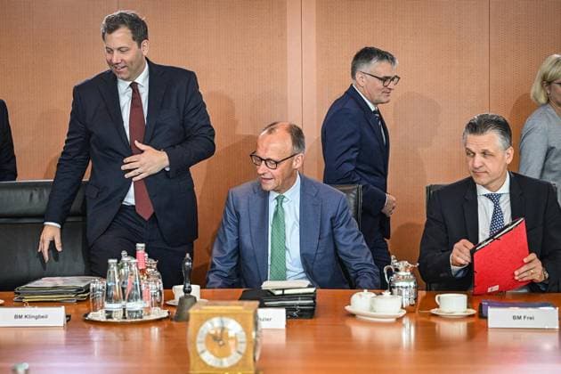 Sitzung des Bundeskabinetts ** NUR FÜR REDAKTIONELLE ZWECKE ** EDITORIAL USE ONLY **<p>Sitzung des Bundeskabinetts, : Bundeskanzler Friedrich Merz (CDU) nimmt an der Sitzung des Bundeskabinetts im Kanzleramt teil. fotografiert am 10.06.2026 in Berlin. Berlin Berlin Berlin Copyright: MaurizioxGambarini *** Meeting of the Federal Cabinet FOR EDITORIAL PURPOSES ONLY EDITORIAL USE ONLY p Meeting of the Federal Cabinet, Federal Chancellor Friedrich Merz CDU attends the meeting of the Federal Cabinet in the Chancellery photographed on 10 06 2026 in Berlin Berlin Berlin Berlin Copyright MaurizioxGambarini Copyright: MaurizioxGambarini doc868640x7gmu16psaqq1t ,EDITORIAL USE ONLY