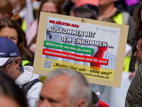 Demonstration gegen Gesundheitsrefom Mehrere tausend Teilnehmer aus Pflege und Medizin versammelten sich zum Protest gegen die Gesundheitsreform in Hannover. *** Demonstration against healthcare reform Several thousand participants from the nursing and medical sectors gathered in Hanover to protest against the healthcare reform Copyright: xBerndxGüntherx