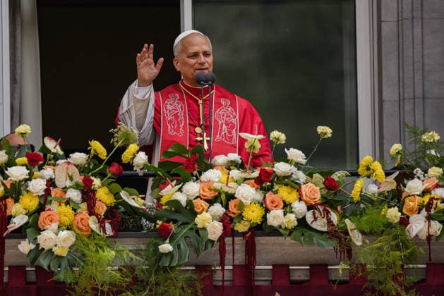 News Bilder des Tages Pope Leo XIV presides the Prayer of the Holy Rosary at the Abbey of Montserrat Pope Leo XIV greets from a balcony during the celebration of the prayer of the Holy Rosary, June 10, 2026, at the Abbey of Our Lady of Montserrat, Barcelona, Catalonia Spain This act of Marian piety is part of the acts that the Pontiff performs during his apostolic journey to Spain that began in Madrid on June 8 10 JUNE 2026 Barcelona, Catalunya Barcelona, Catalunya Spain  Copyright: xAlbertoxParedesx 7586257