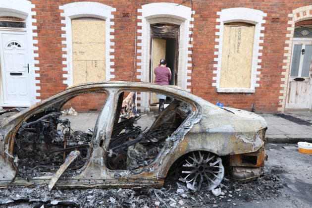 Disorder continues in Belfast after knife attack leaves man seriously injured BELFAST, NORTHERN IRELAND - JUNE 10: A burned-out car is seen on a street in Belfast, Northern Ireland, on June 10, 2026. Disorder continued across parts of Belfast following a knife attack that left a man seriously injured, with fires reported in several areas of the city during the unrest. Conor Mccaughley Anadolu Belfast Ireland. Editorial use only. Please get in touch for any other usage.  Copyright: x2026xAnadoluxConorxMccaughleyx