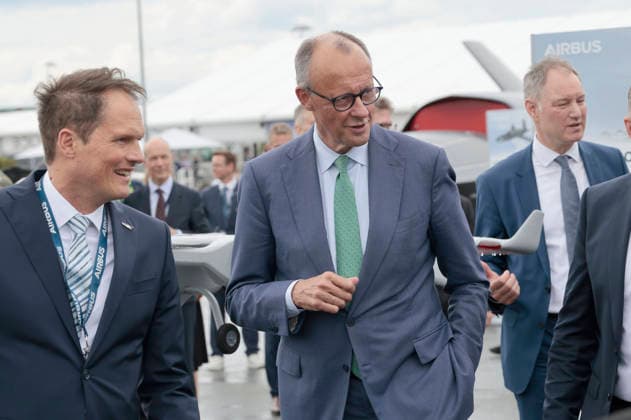 Friedrich Merz beim Rundgang auf der ILA Berlin 2026 auf dem ILA-Gelände am Flughafen BER Berlin-Brandenburg. Berlin-Schönefeld, 10.06.2026 *** Friedrich Merz on a tour of the ILA Berlin 2026 on the ILA grounds at BER Berlin Brandenburg Airport Berlin Schönefeld, 10 06 2026 Foto:xR.xSchmiegeltx xFuturexImagex ila_opening_6602