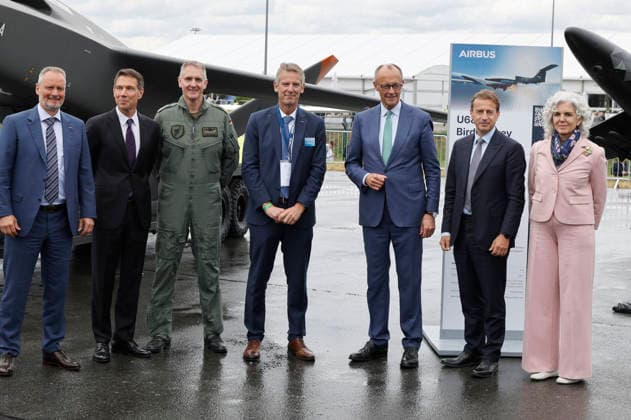 Michael Schöllhorn, Rene Obermann, Holger Neumann, Jean-Brice Dumont, Friedrich Merz, Guillaume Faury und Gast beim Rundgang auf der ILA Berlin 2026 auf dem ILA-Gelände am Flughafen BER Berlin-Brandenburg. Berlin-Schönefeld, 10.06.2026 *** Michael Schöllhorn, Rene Obermann, Holger Neumann, Jean Brice Dumont, Friedrich Merz, Guillaume Faury and guest during the tour of the ILA Berlin 2026 at the ILA site at BER Berlin Brandenburg Airport Berlin Schönefeld, 10 06 2026 Foto:xR.xSchmiegeltx xFuturexImagex ila_opening_6603