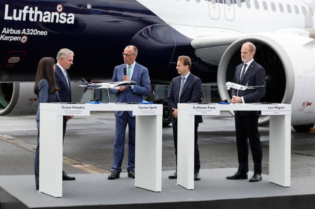 Grazia Vittadini, Carsten Spohr, Friedrich Merz, Guillaume Faury und Lars Wagner beim Rundgang auf der ILA Berlin 2026 auf dem ILA-Gelände am Flughafen BER Berlin-Brandenburg. Berlin-Schönefeld, 10.06.2026 *** Grazia Vittadini, Carsten Spohr, Friedrich Merz, Guillaume Faury and Lars Wagner on a tour of the ILA Berlin 2026 on the ILA grounds at BER Berlin Brandenburg Airport Berlin Schönefeld, 10 06 2026 Foto:xR.xSchmiegeltx xFuturexImagex ila_opening_6604