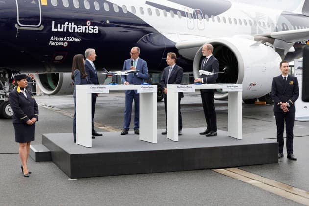 Grazia Vittadini, Carsten Spohr, Friedrich Merz, Guillaume Faury und Lars Wagner beim Rundgang auf der ILA Berlin 2026 auf dem ILA-Gelände am Flughafen BER Berlin-Brandenburg. Berlin-Schönefeld, 10.06.2026 *** Grazia Vittadini, Carsten Spohr, Friedrich Merz, Guillaume Faury and Lars Wagner on a tour of the ILA Berlin 2026 on the ILA grounds at BER Berlin Brandenburg Airport Berlin Schönefeld, 10 06 2026 Foto:xR.xSchmiegeltx xFuturexImagex ila_opening_6605