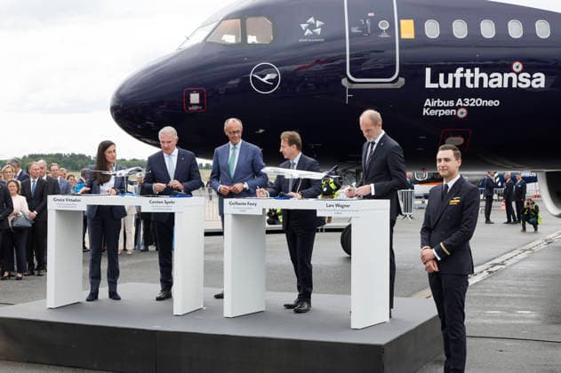 Grazia Vittadini, Carsten Spohr, Friedrich Merz, Guillaume Faury und Lars Wagner beim Rundgang auf der ILA Berlin 2026 auf dem ILA-Gelände am Flughafen BER Berlin-Brandenburg. Berlin-Schönefeld, 10.06.2026 *** Grazia Vittadini, Carsten Spohr, Friedrich Merz, Guillaume Faury and Lars Wagner on a tour of the ILA Berlin 2026 on the ILA grounds at BER Berlin Brandenburg Airport Berlin Schönefeld, 10 06 2026 Foto:xR.xSchmiegeltx xFuturexImagex ila_opening_6606