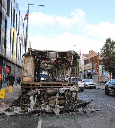 Disorder continues in Belfast after knife attack leaves man seriously injured BELFAST, NORTHERN IRELAND - JUNE 10: A burned-out bus is seen on a street in Belfast, Northern Ireland on June 10, 2026. Disorder continued across parts of Belfast following a knife attack that left a man seriously injured, with fires reported in several areas of the city, including a bus that was set ablaze in east Belfast. Conor Mccaughley Anadolu Belfast Ireland. Editorial use only. Please get in touch for any other usage.  Copyright: x2026xAnadoluxConorxMccaughleyx