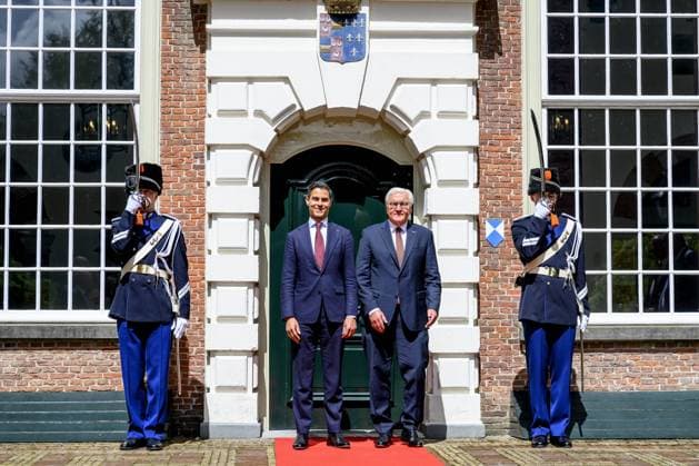 Den Haag, The Netherlands, 2026-06-10 12:01:18 THE HAGUE, 10-06-2026, Duivenvoorde Castle At the invitation of His Majesty King Willem Alexander and Queen Maxima, the Federal President of Germany, Frank-Walter Steinmeier, is paying a state visit to the Netherlands. He is accompanied by his wife, Elke Büdenbender. PHOTO: NLBeeld Patrick van Emst In the photo: Government lunch - Federal President Steinmeier and Mrs. Büdenbender are received by Prime Minister Jetten at Duivenvoorde Castle in Voorschoten. Credit: NL Beeld Patrick van Emst  Copyright: xx x