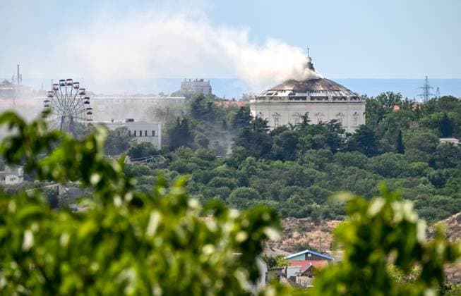 Russia Ukraine Drone Attack 9187150 10.06.2026 A smoke rises from the roof of the Defence of Sevastopol 1854-1855 panorama museum, in Sevastopol, Republic of Crimea, Russia. Earlier in the day, Sevastopol Governor Mikhail Razvozhayev said that a Ukrainian fixed-wing drone had struck the building of the museum during the night. A masterpiece by Franz Roubaud housed in the museum has been nearly destroyed, the official said. Konstantin Mihalchevskiy Sputnik Sevastopol Russia  Copyright: xKonstantinxMihalchevskiyx