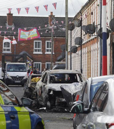 Disorder continues in Belfast after knife attack leaves man seriously injured BELFAST, NORTHERN IRELAND - JUNE 10: A view of burned-out vehicles and homes on a street as police takes measures in east Belfast, Northern Ireland, on June 10, 2026. Disorder continued across parts of Belfast following a knife attack that left a man seriously injured, with fires reported in several areas of the city during the unrest. Conor Mccaughley Anadolu Belfast Northern Ireland. Editorial use only. Please get in touch for any other usage.  Copyright: x2026xAnadoluxConorxMccaughleyx