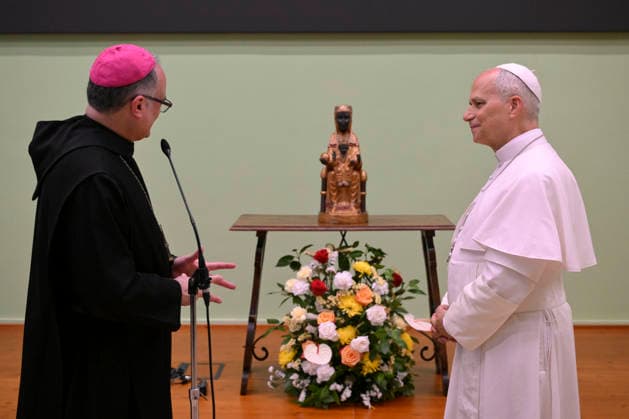 SPAIN - POPE LEO XIV MEET THE BENEDICTINE COMMUNITY AT THE ABBEY OF OUR LADY OF MONTSERRAT , NEAR BARCELLONA - 2026 6 10 Spain, Vatican, 2026 6 10 Pope Leo XIV Listen to the speech by Manel Gasch, the abbot of the monastery, as he as he meet the Benedictine Community at the Abbey of Our Lady of Montserrat, near Barcelona, EDITORIAL USE ONLY - NO BOOKS Copyright: xVATICANxMEDIA CPPx