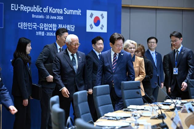 European Union (EU) - Republic of Korea Summit in Brussels BRUSSELS, BELGIUM - JUNE 10: EU Council President Antonio Costa (3rd L), South Korean President Lee Jae-myung (5th L), and EU Commission President Ursula von der Leyen (4th R) attend the opening of the European Union (EU) - Republic of Korea Summit in Brussels, Belgium, on June 10, 2026. Dursun Aydemir Anadolu Brussels Belgium. Editorial use only. Please get in touch for any other usage.  Copyright: x2026xAnadoluxDursunxAydemirx