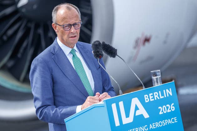 Eröffnungsrundgang auf der ILA Bundeskanzler Friedrich Merz (CDU) bei einem Eröffnungsrundgang auf der ILA in Berlin-Brandenburg am 10.06.2026. Berlin Deutschland *** Opening tour of the ILA Federal Chancellor Friedrich Merz CDU during an opening tour of the ILA in Berlin Brandenburg on 10 06 2026 Berlin Germany