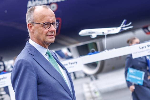 Eröffnungsrundgang auf der ILA Bundeskanzler Friedrich Merz (CDU) bei einem Eröffnungsrundgang auf der ILA in Berlin-Brandenburg am 10.06.2026. Berlin Deutschland *** Opening tour of the ILA Federal Chancellor Friedrich Merz CDU during an opening tour of the ILA in Berlin Brandenburg on 10 06 2026 Berlin Germany